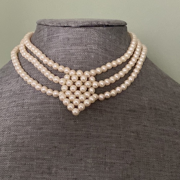 Simulated Pearl triple strand choker Necklace - Picture 2 of 4